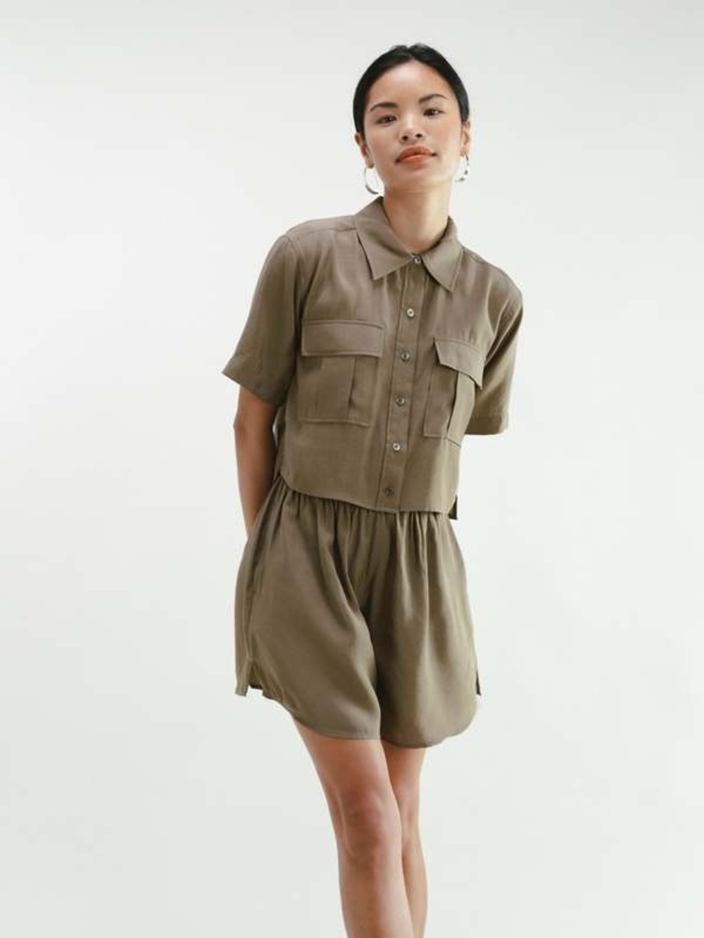 NWOT Darling Olive playful shorts with pockets